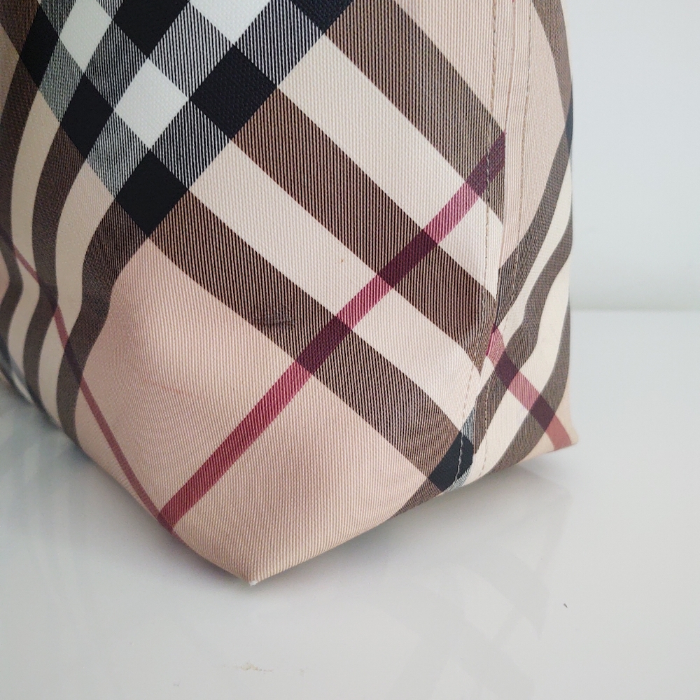 Burberry Nickie Nova Check Large Tote - Picture 5 of 15